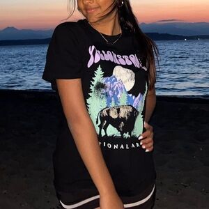 Yellow Stone graphic Tee! Size small